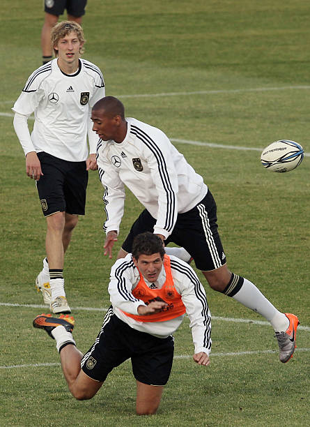 正是由于他 正是由于他